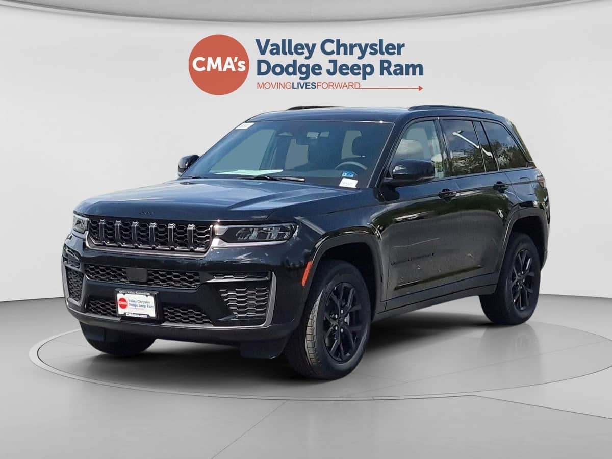 2026 Jeep Grand Cherokee Laredo Altitude