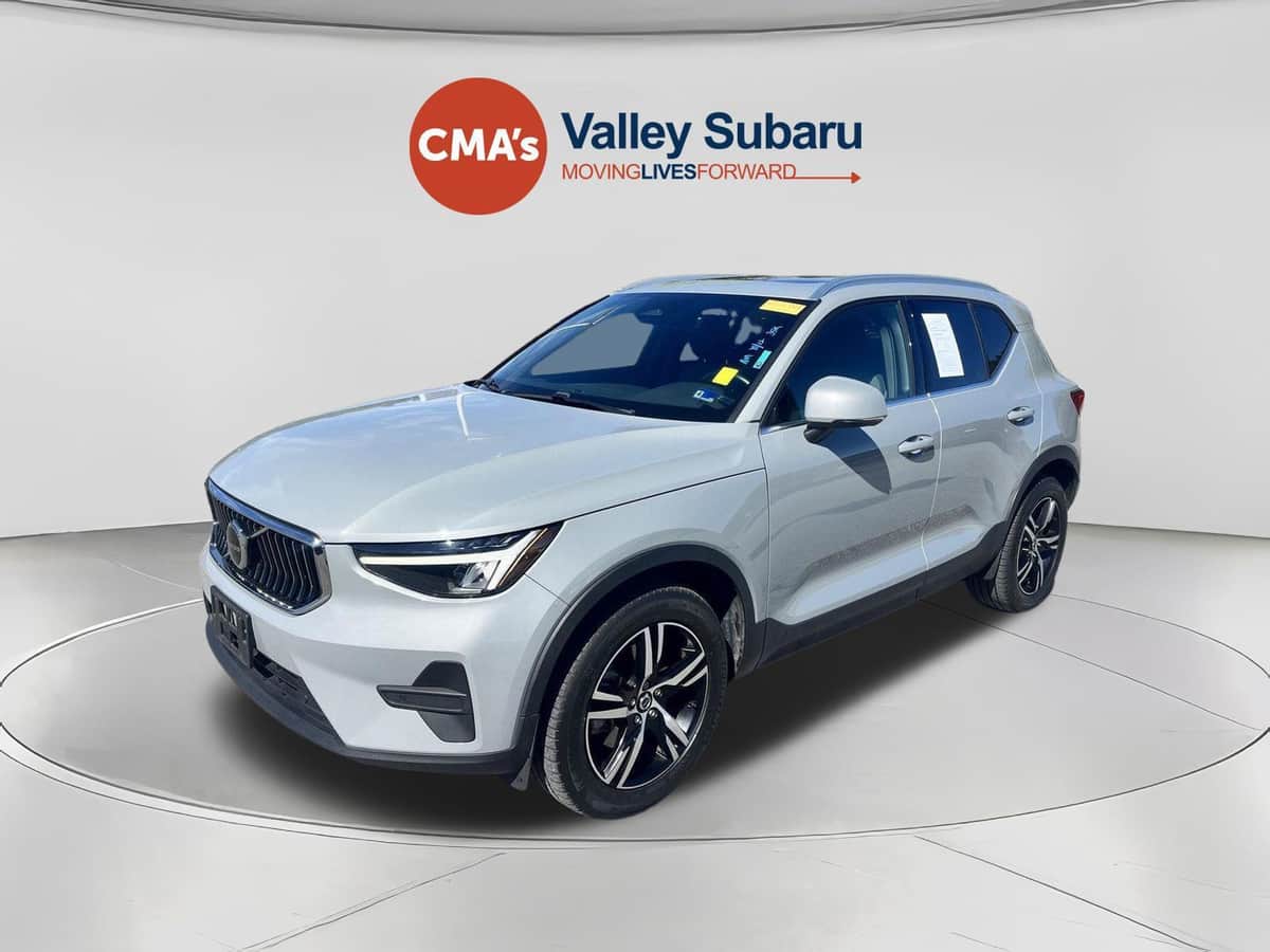 2024 Volvo XC40 Core Bright Theme