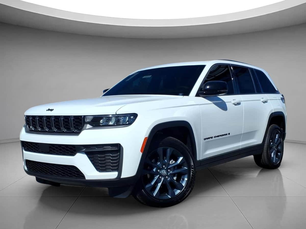 2027 Jeep Grand Cherokee Laredo Altitude