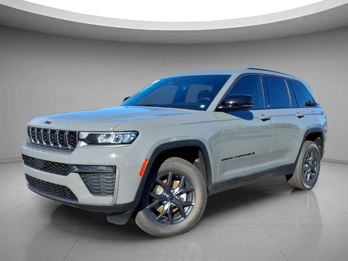 2027 Jeep Grand Cherokee Laredo Altitude
