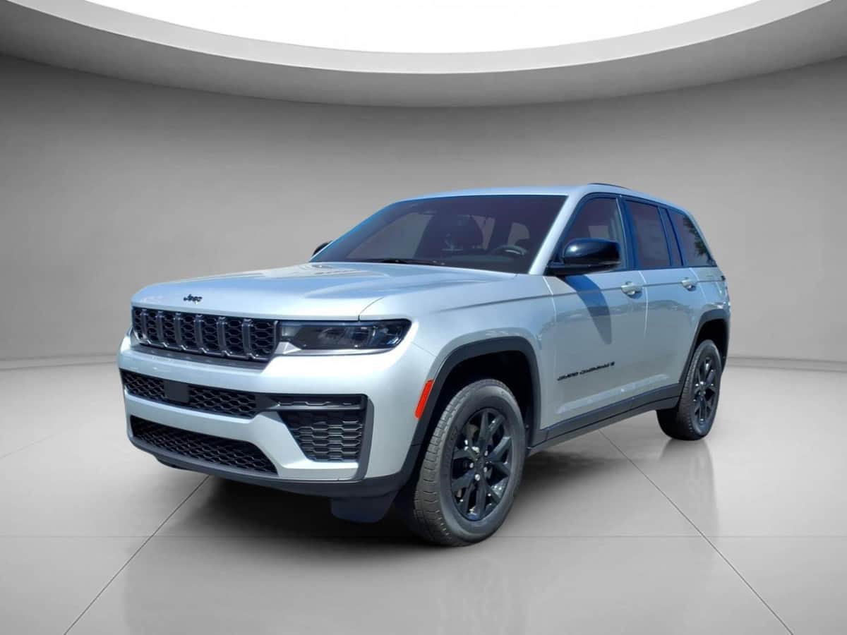 2026 Jeep Grand Cherokee Laredo Altitude