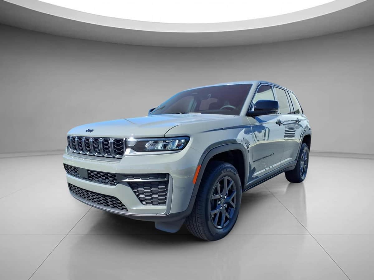 2027 Jeep Grand Cherokee Laredo Altitude