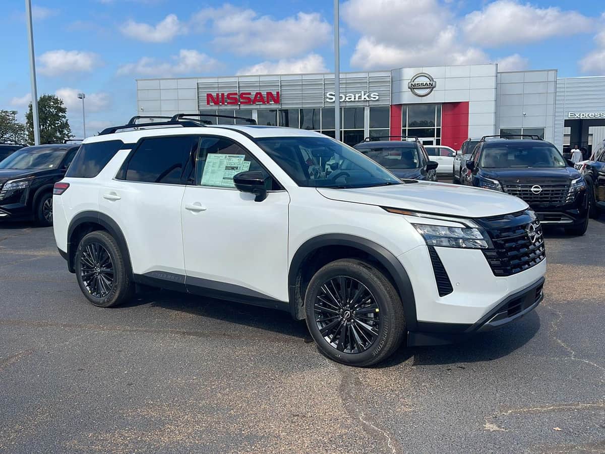 2026 Nissan Pathfinder SL