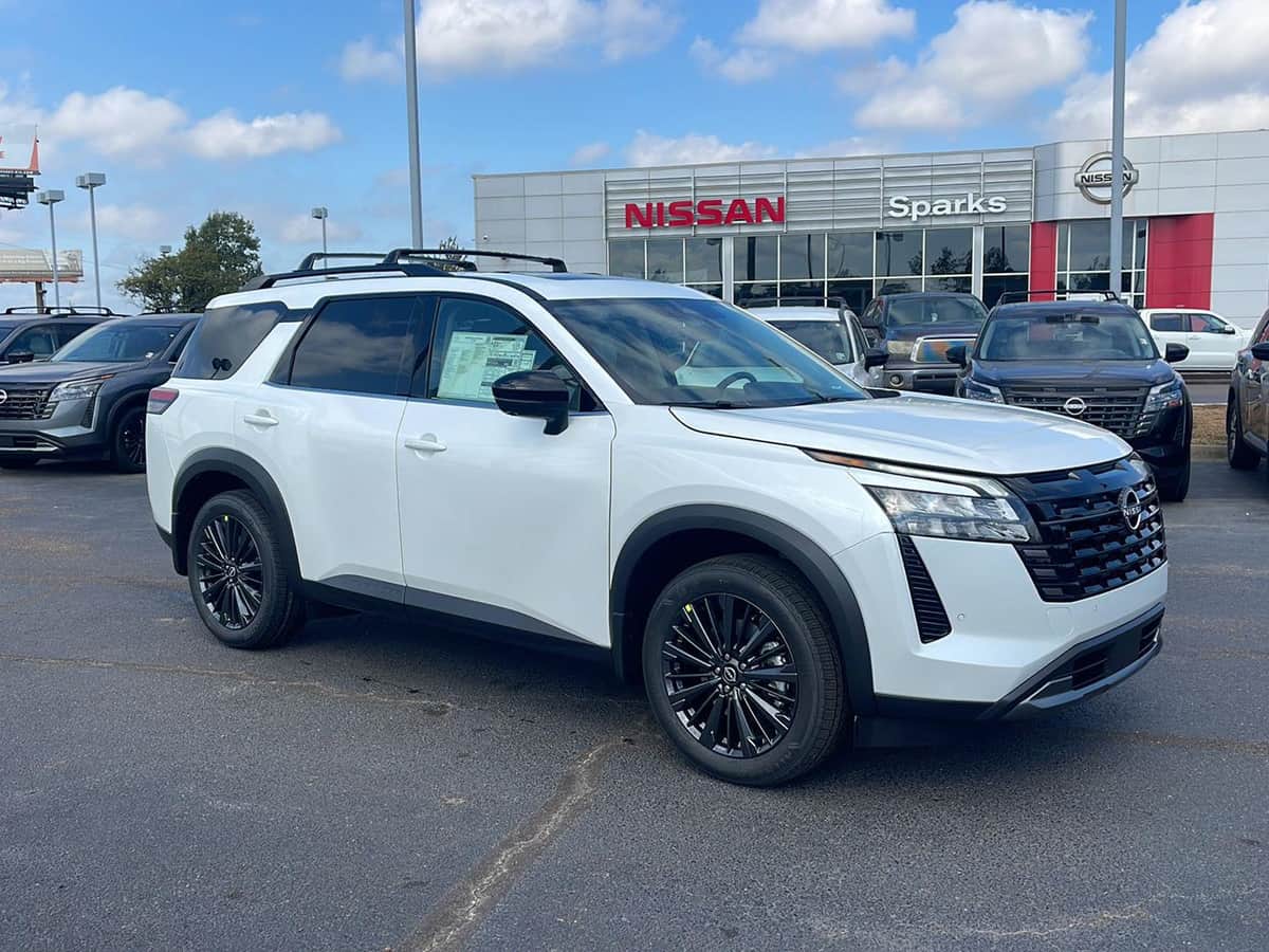 2026 Nissan Pathfinder SL