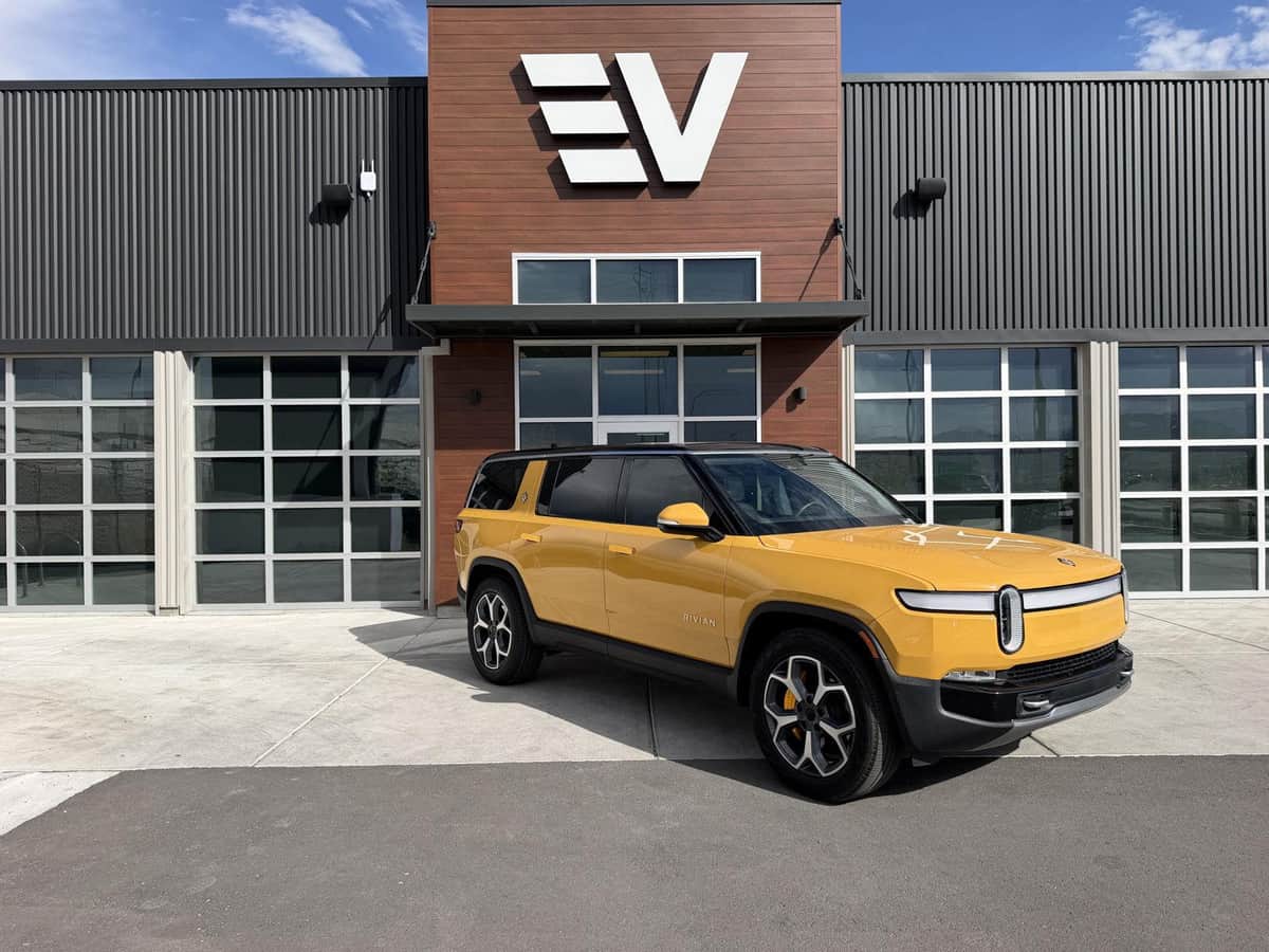 2023 Rivian R1S Adventure