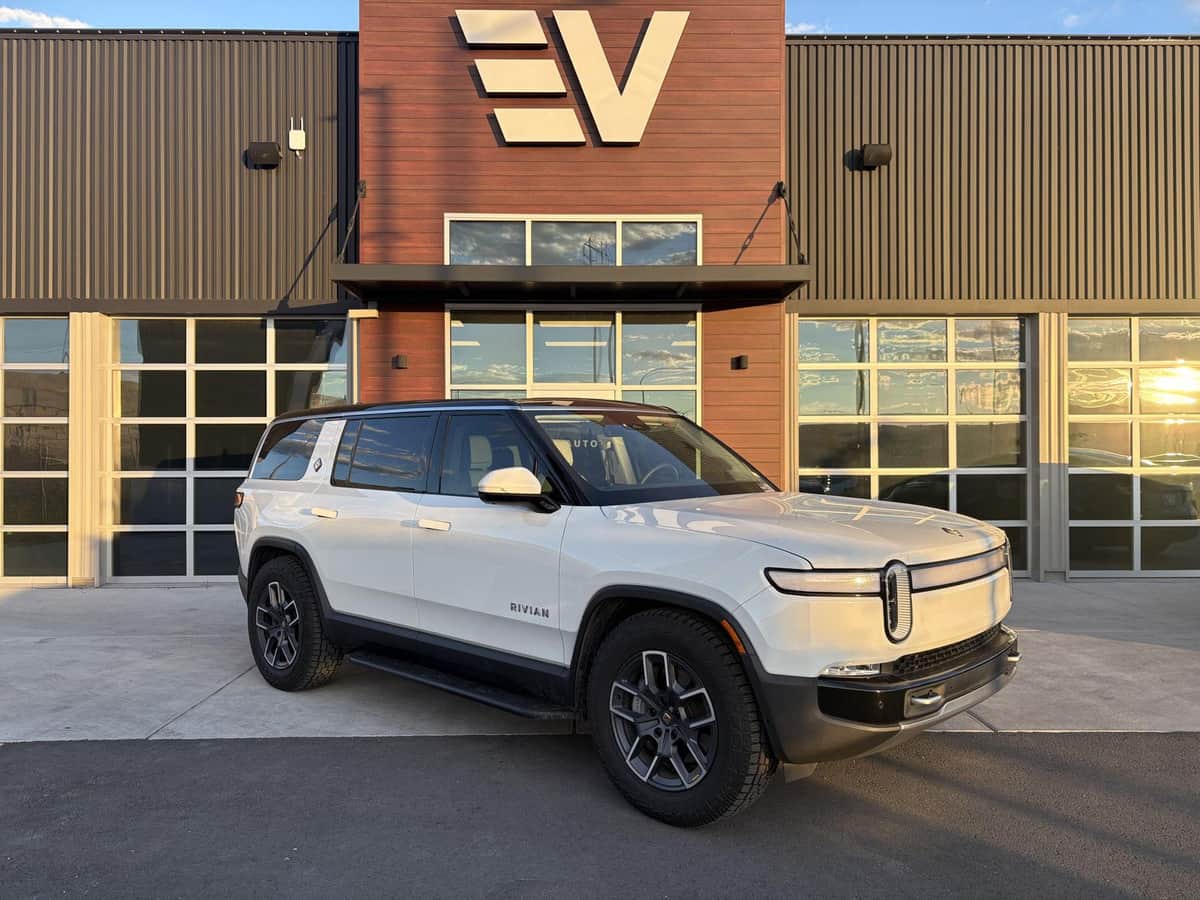 2024 Rivian R1S Adventure
