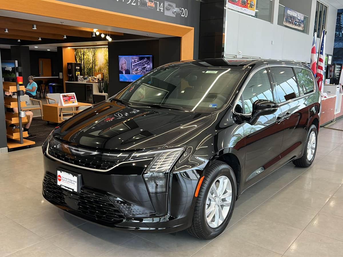 2027 Chrysler Pacifica Select