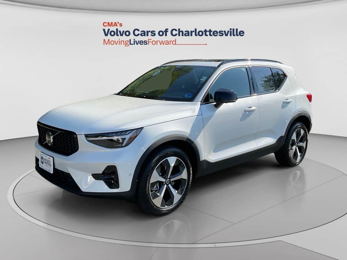 2026 Volvo XC40 PLUS