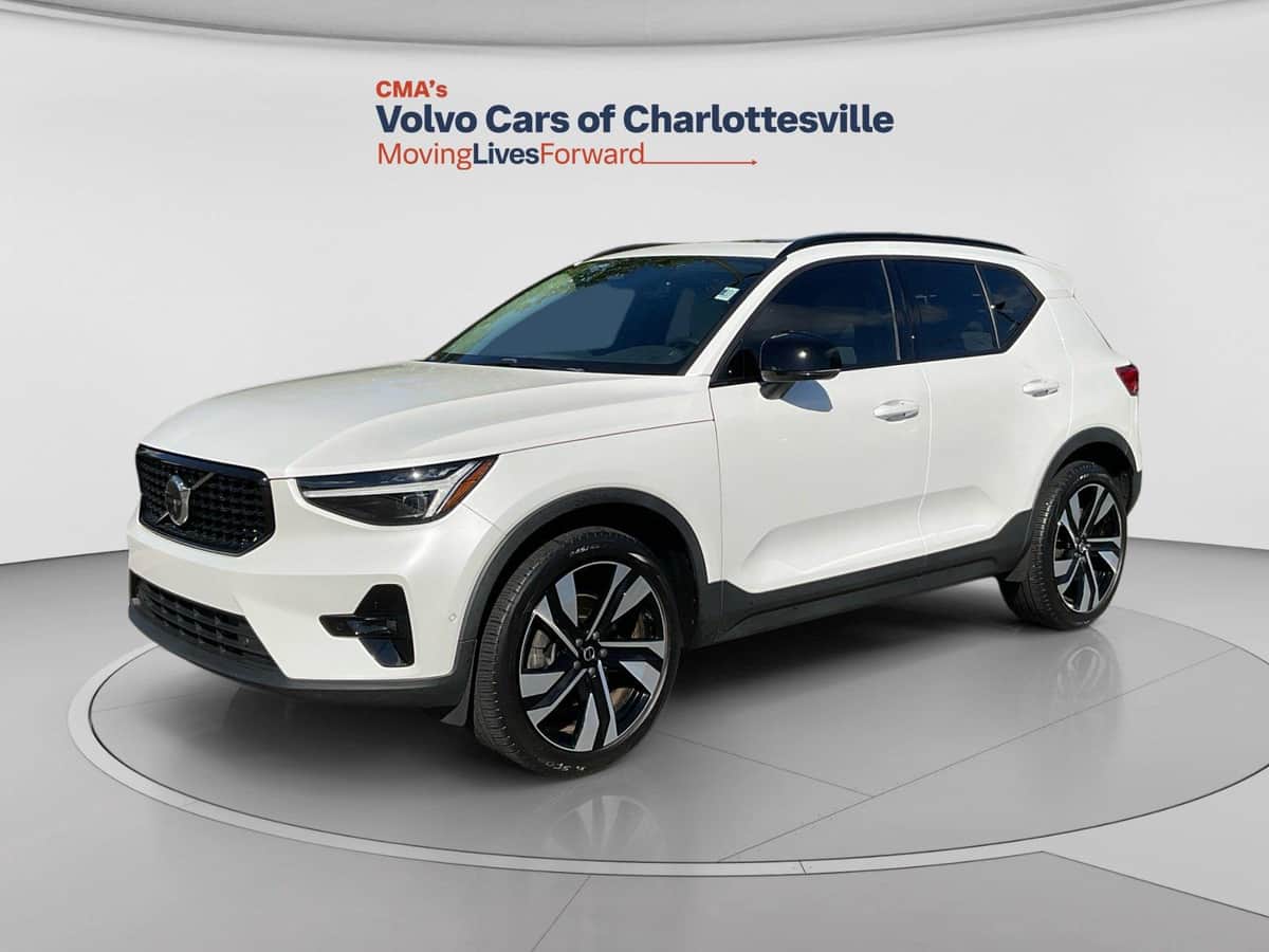 2025 Volvo XC40 Ultra Dark Theme