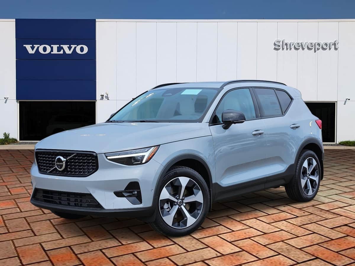 2026 Volvo XC40 PLUS