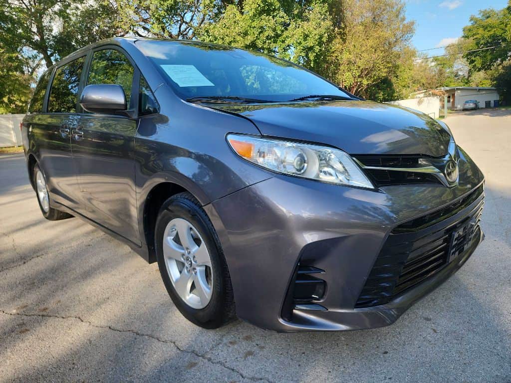 2018 Toyota Sienna LE