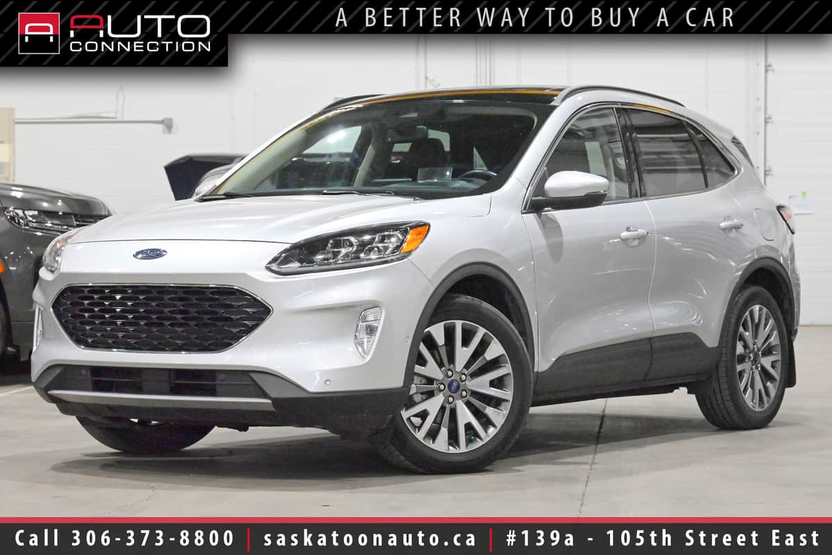 2020 Ford Escape Titanium | Awd | Fuel Efficient | Hud | Panoramic Roof