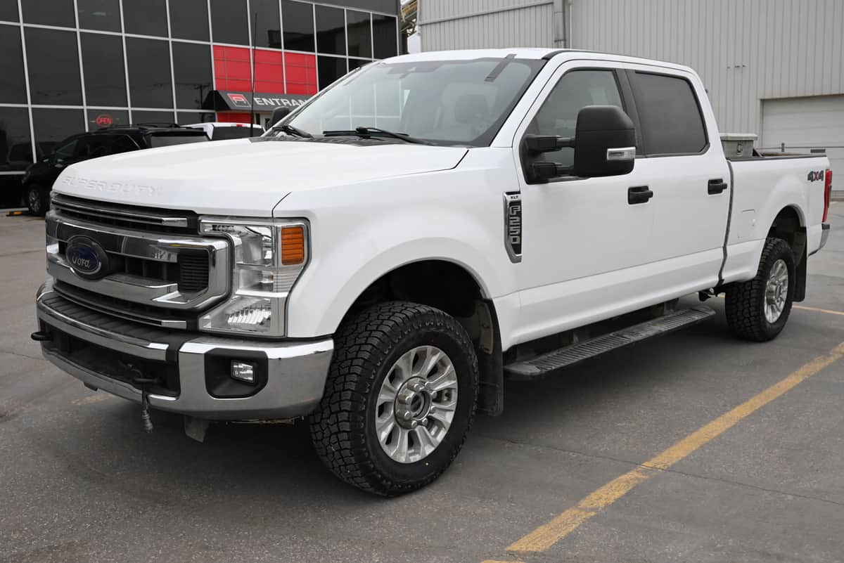 2022 Ford F-250 Xlt 4x4 | Crew Cab | 6.2l Gas | Remote Start