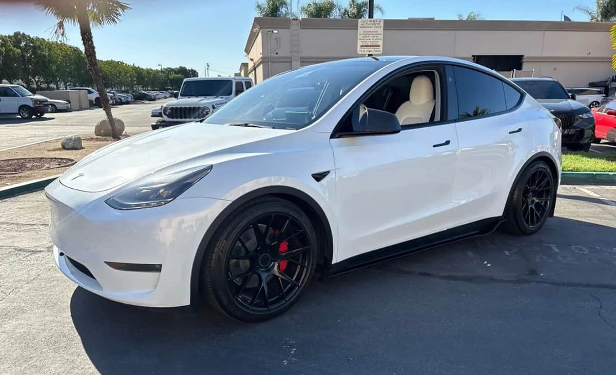 2023 Tesla Model Y Long Range Sport Utility 4d