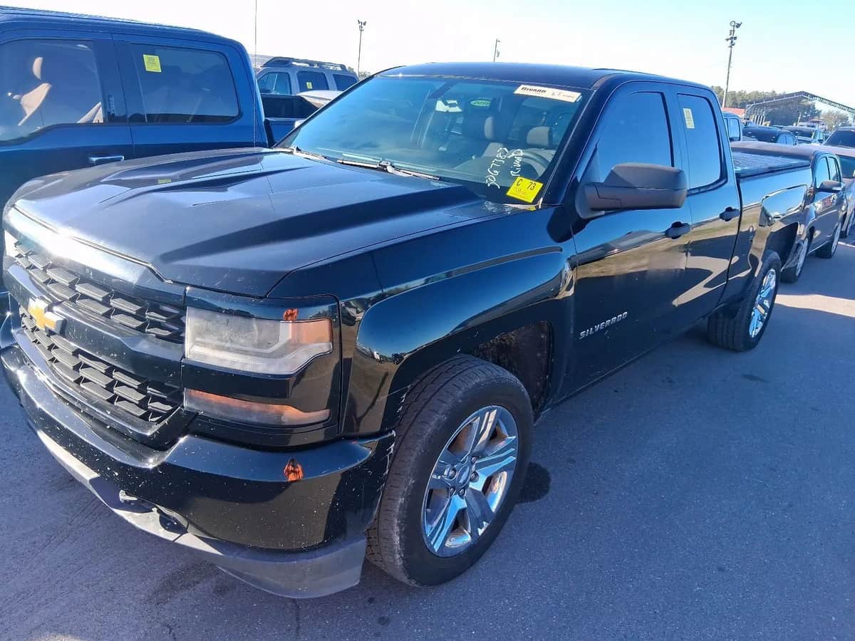 2016 Chevrolet Silverado 1500 Custom Pickup 4d 6 1/2 Ft