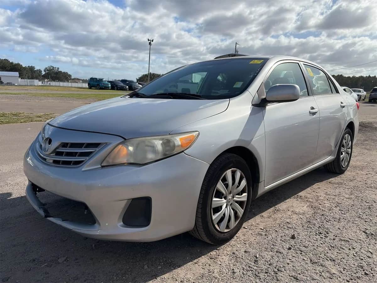 2013 Toyota Corolla Le Sedan 4d