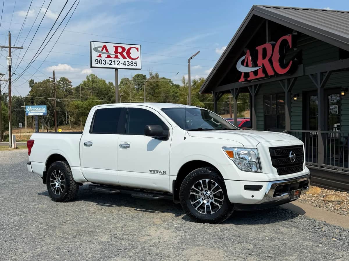 2021 Nissan Titan Sv Pickup 4d 5 1/2 Ft