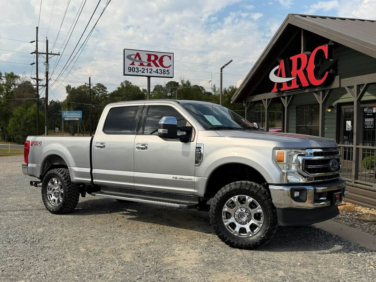 2020 Ford F-250 Lariat Pickup 4d 6 3/4 Ft