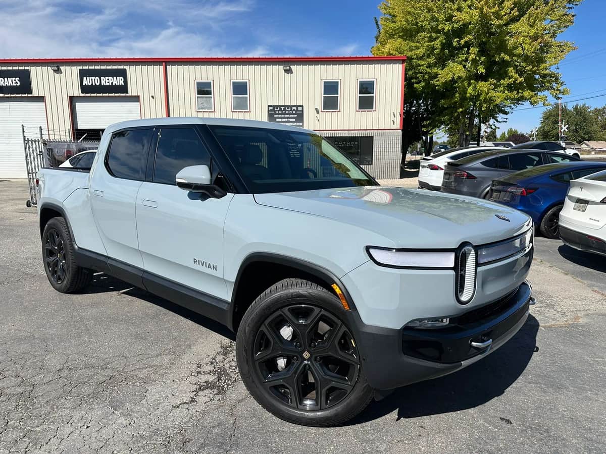 2023 Rivian R1T Adventure Pickup 4d 4 1/2 Ft