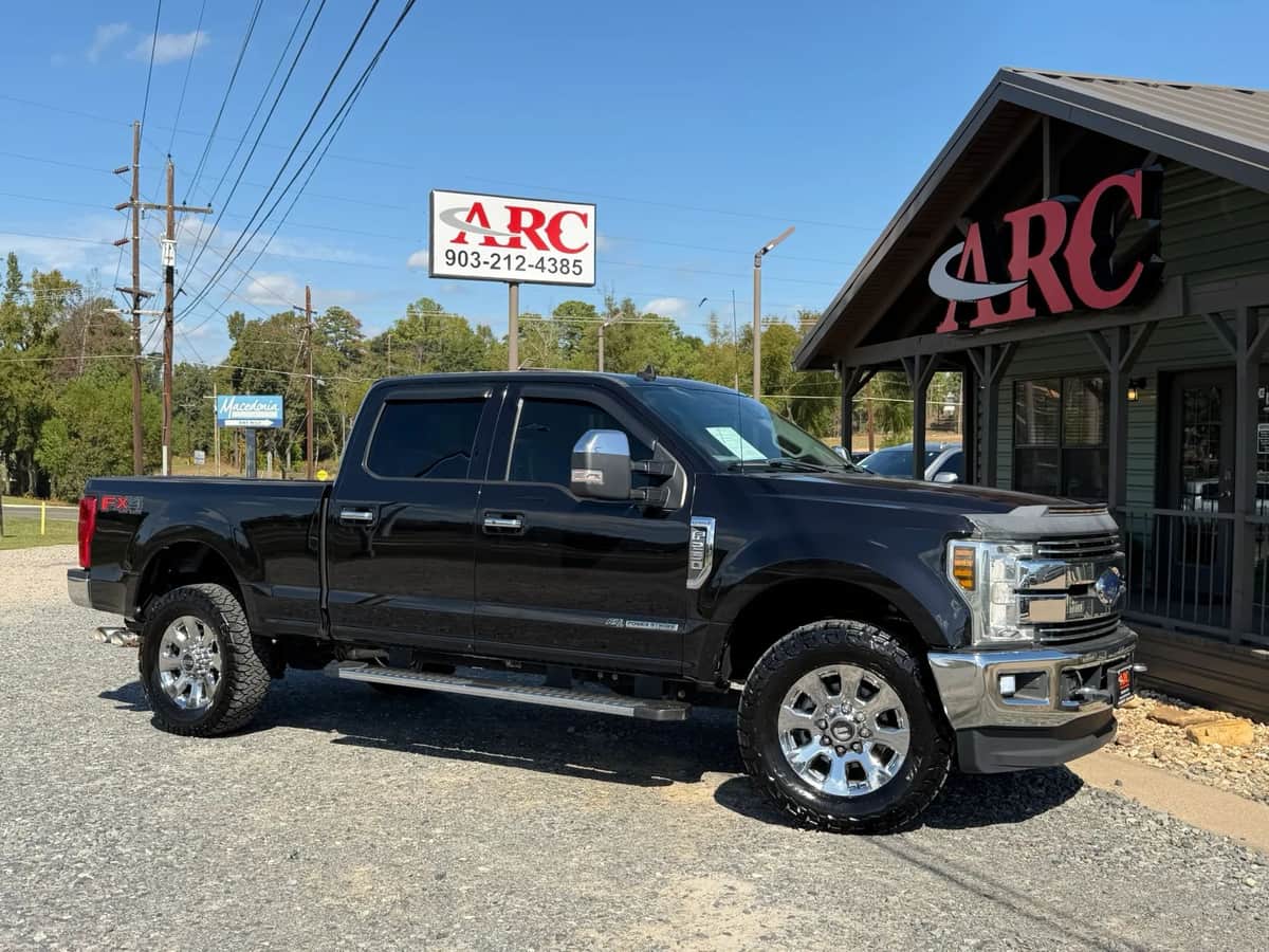 2019 Ford F-250 Lariat Pickup 4d 6 3/4 Ft
