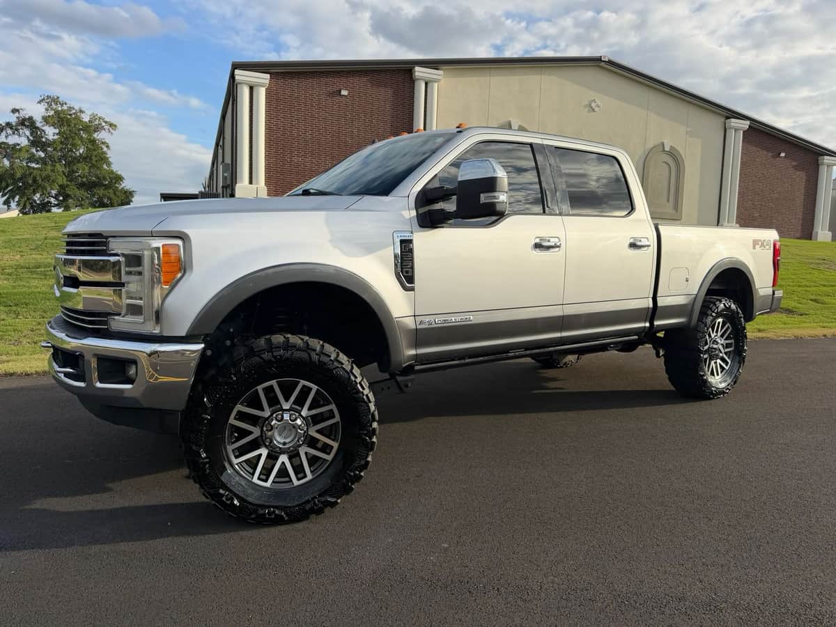 2019 Ford F-250 Lariat Pickup 4d 6 3/4 Ft