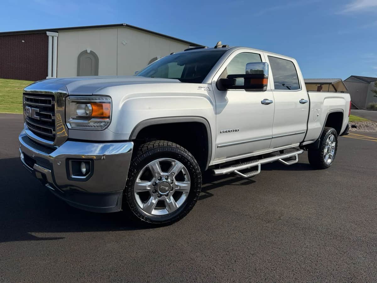 2017 GMC Sierra 2500HD SLT Pickup 4D 6 1/2 ft