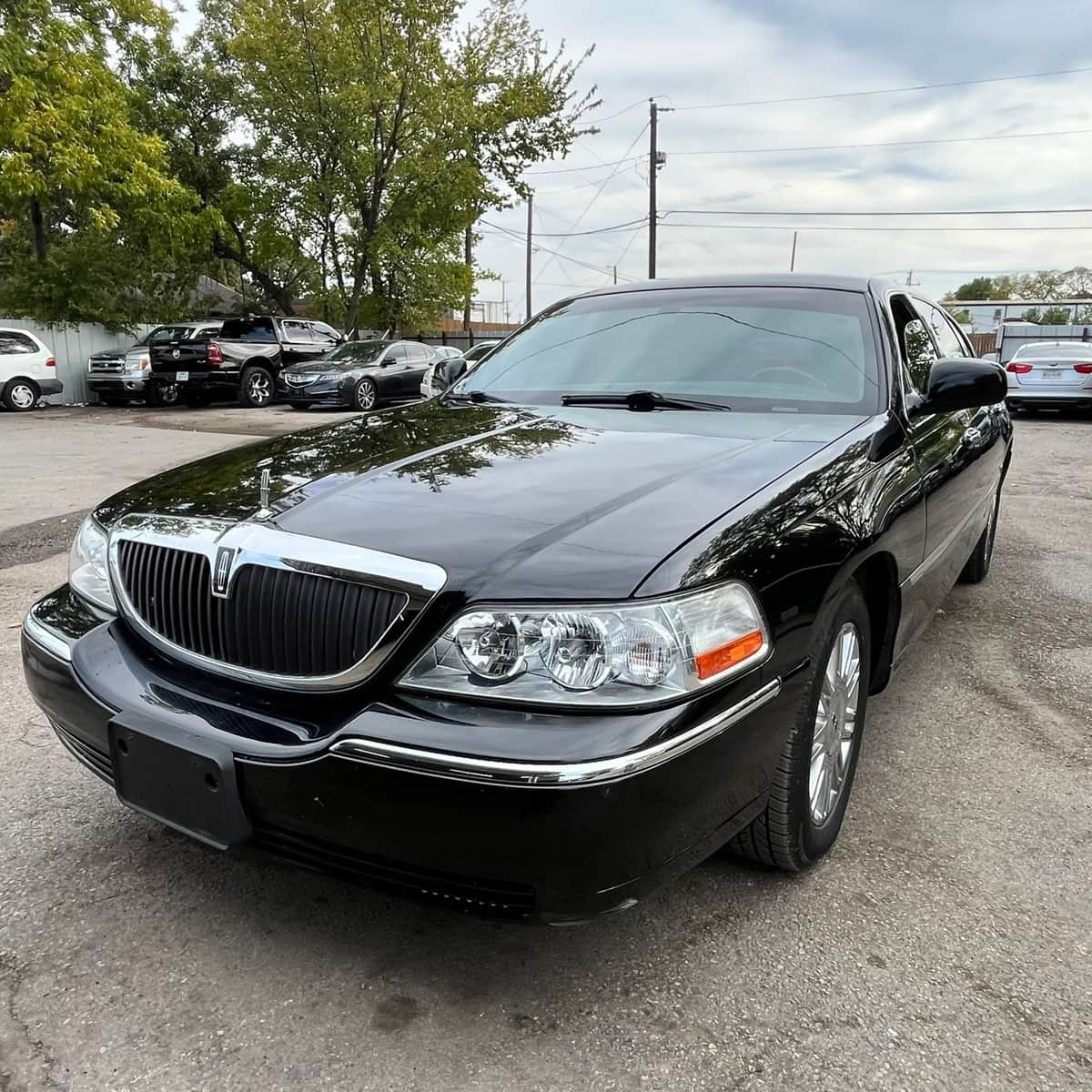 2008 Lincoln Town Car Signature L Sedan 4d