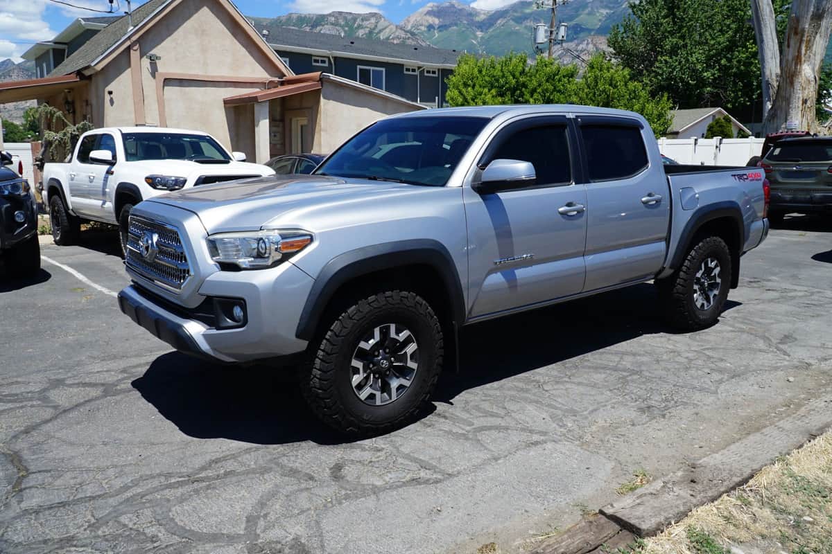 2017 Toyota Tacoma Trd Off-Road Pickup 4d 5 Ft