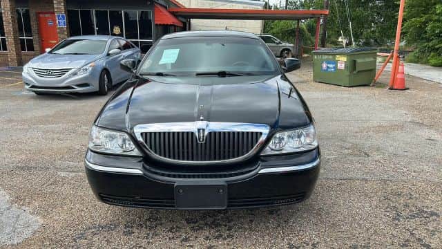 2008 Lincoln Town Car Signature L Sedan 4d