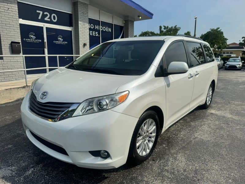 2015 Toyota Sienna Xle Minivan 4d