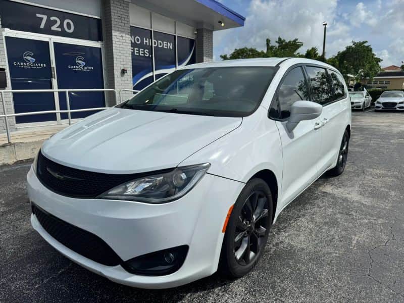 2019 Chrysler Pacifica Touring Plus Minivan 4d