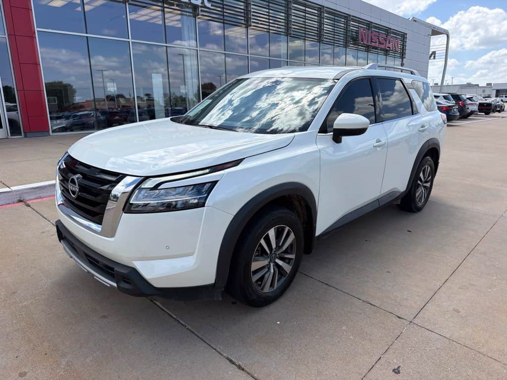 2024 Nissan Pathfinder SL