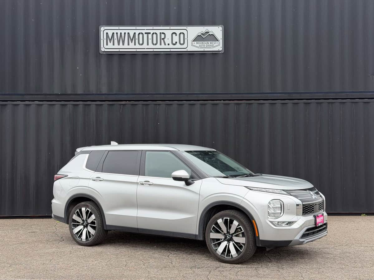 2025 Mitsubishi Outlander SE