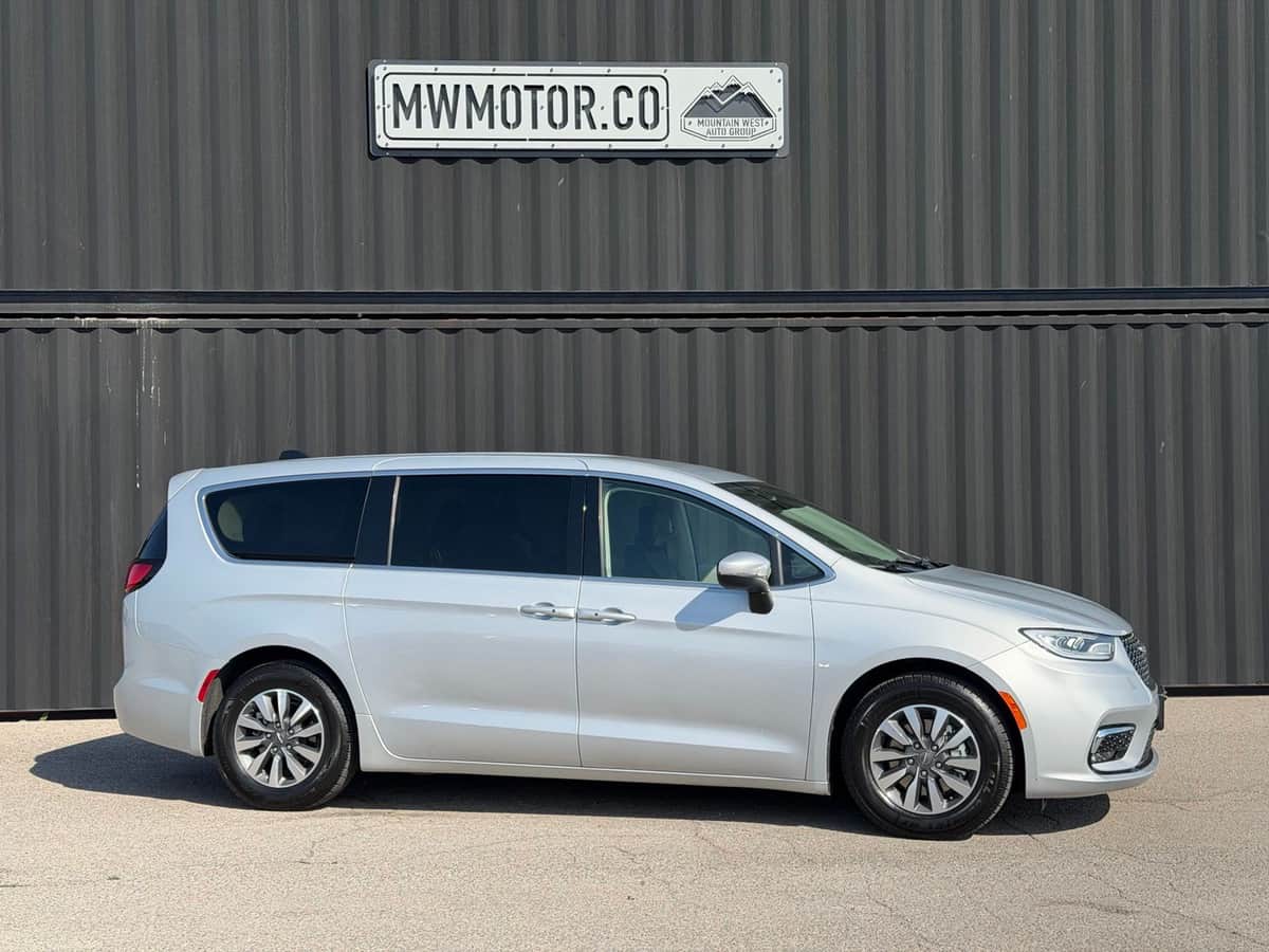 2023 Chrysler Pacifica Touring L