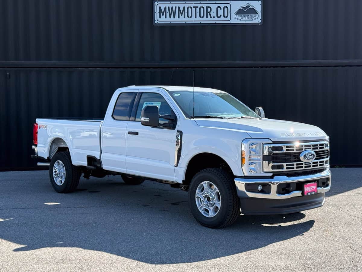 2027 Ford Super Duty F-350 Srw XLT