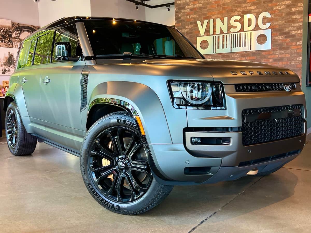 2025 Land Rover Defender Octa Edition One