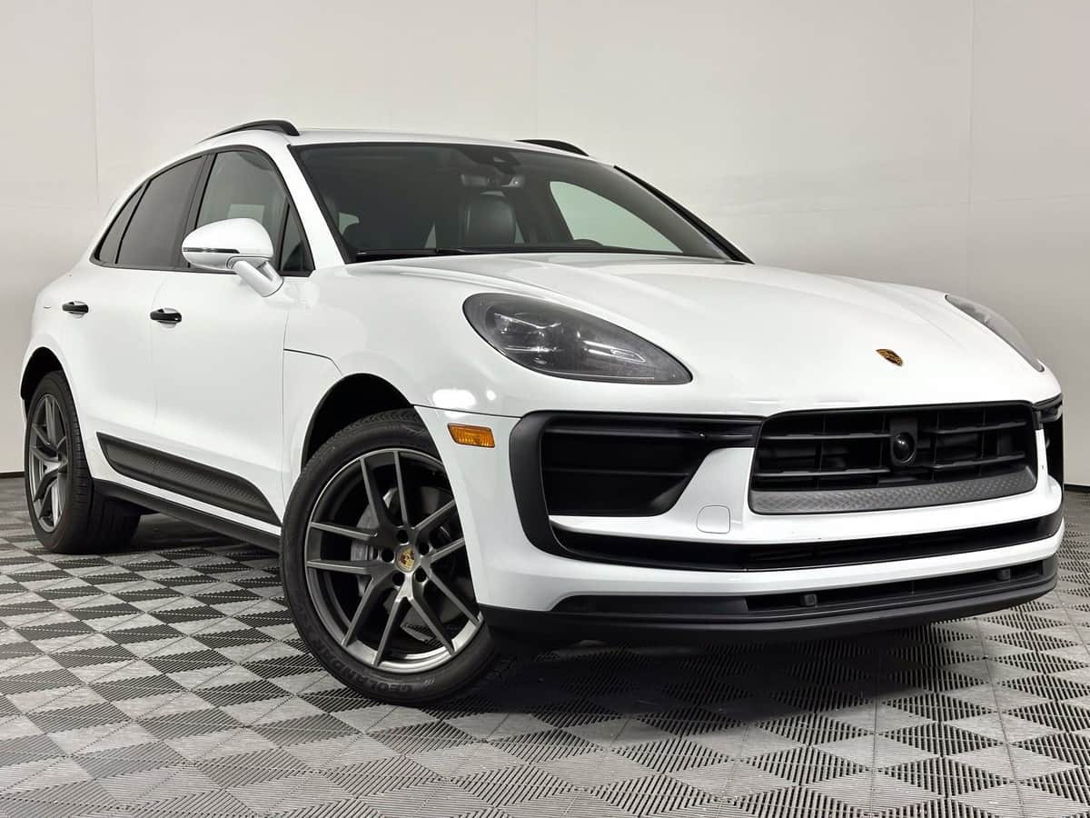 2022 Porsche Macan BASE