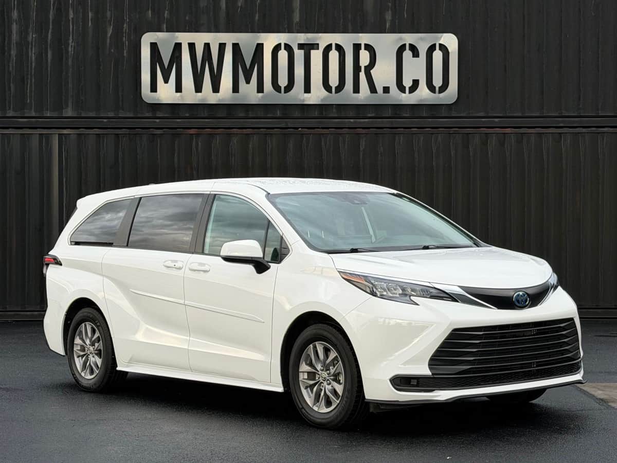 2025 Toyota Sienna LE