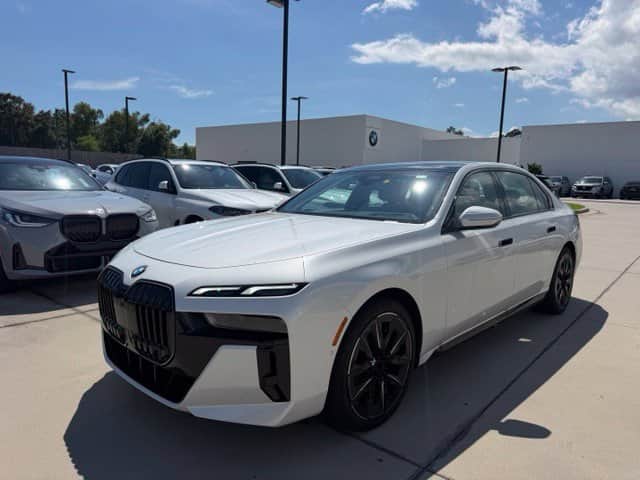 2026 BMW 740i 740i