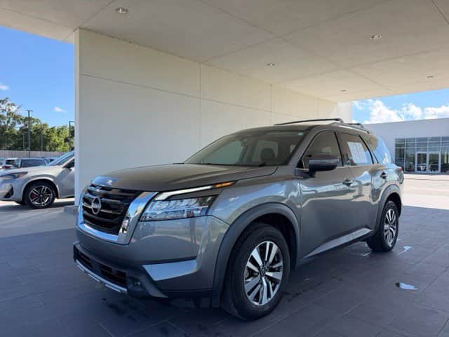 2023 Nissan Pathfinder SL