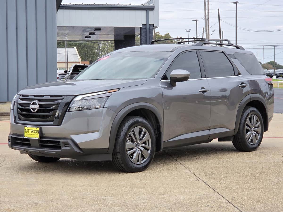 2025 Nissan Pathfinder SV