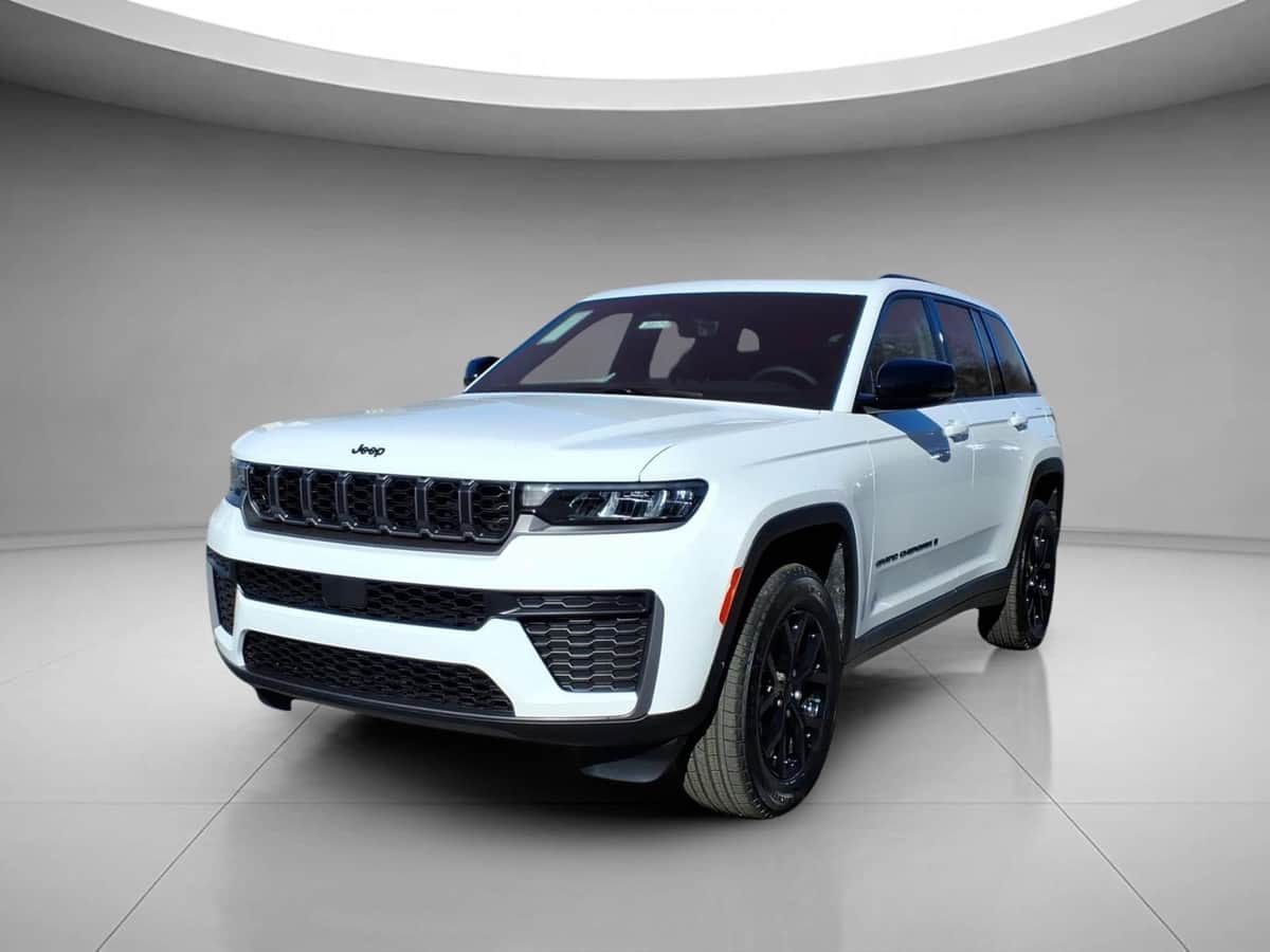 2026 Jeep Grand Cherokee Laredo Altitude