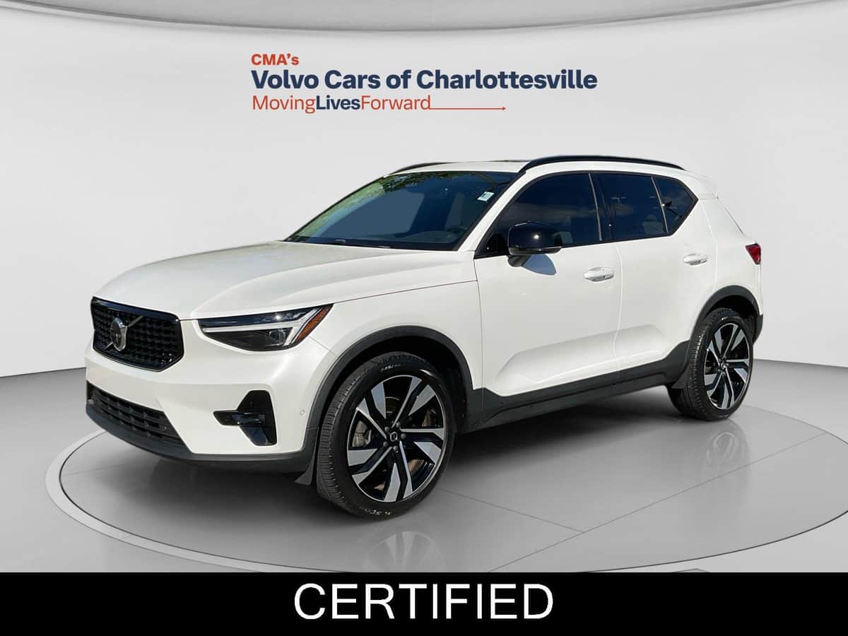 2025 Volvo XC40 Ultra Dark Theme
