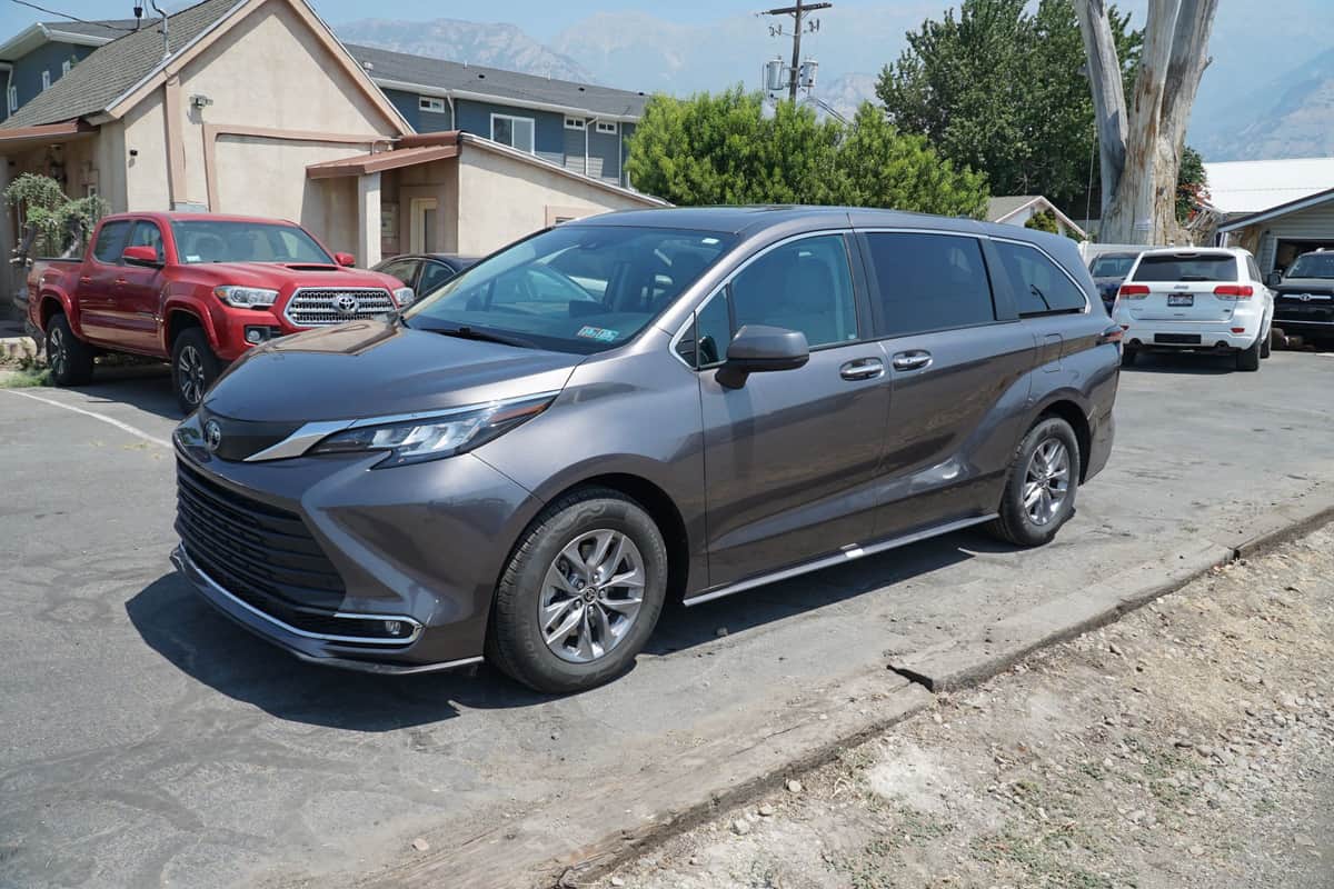2022 Toyota Sienna Xle Minivan 4d