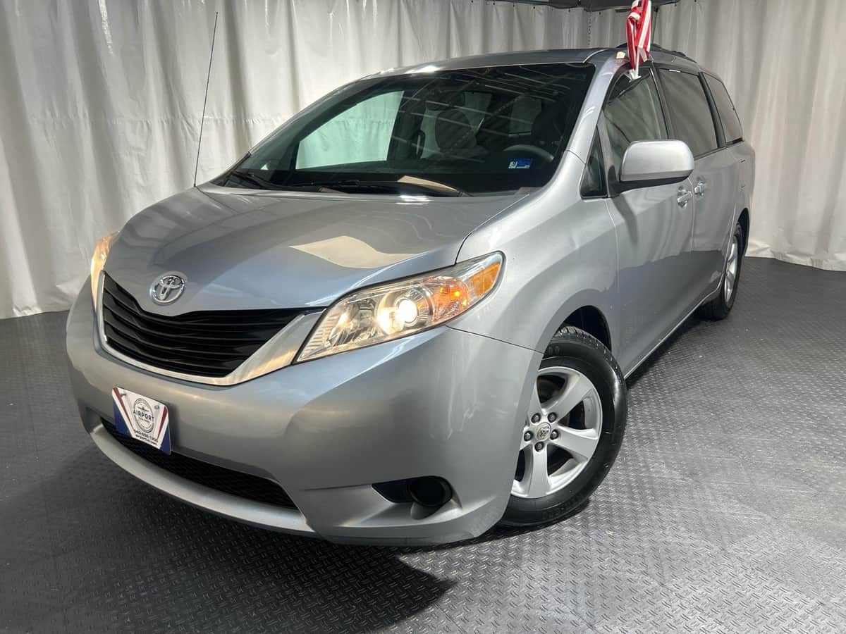 2012 Toyota Sienna Le V6 8 Passenger